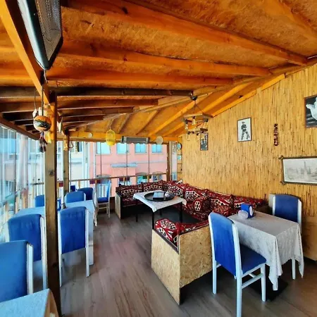 Отель Old Family 2*