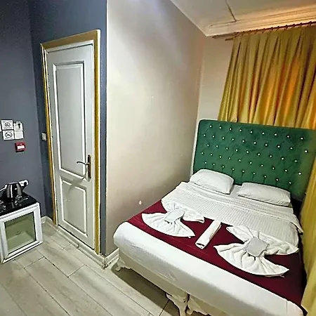 Old Family Hotel 2*